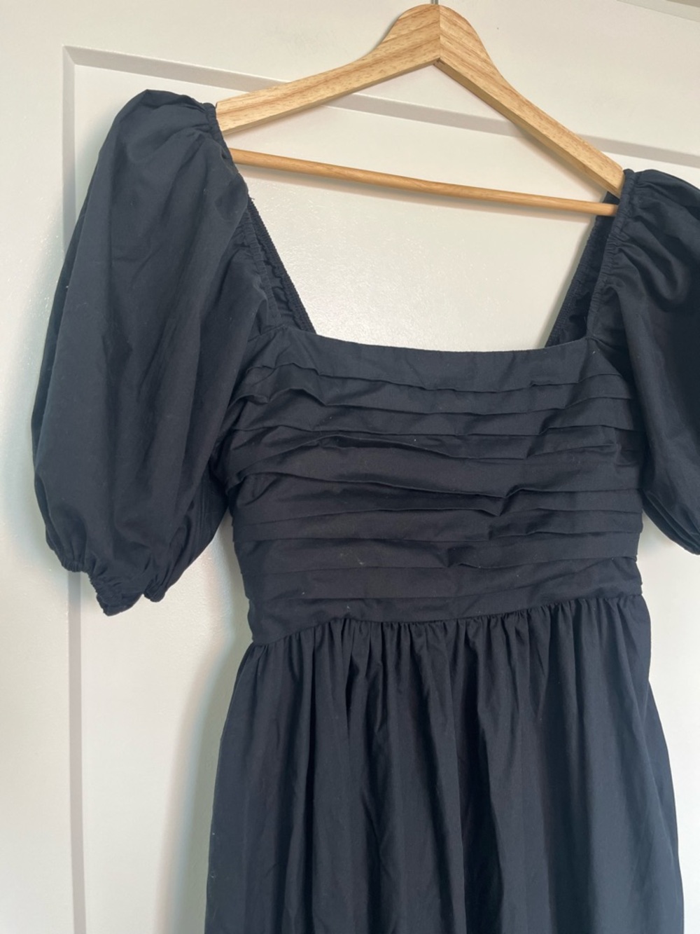 Abercrombie Black Puff Sleeve Smocked Midi Dress w/ Pockets Size S - Picture 2 of 11